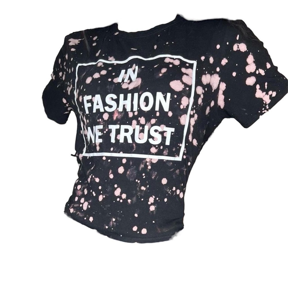 “In Fashion We Trust” Black and Pink Cropped Graphic Tee